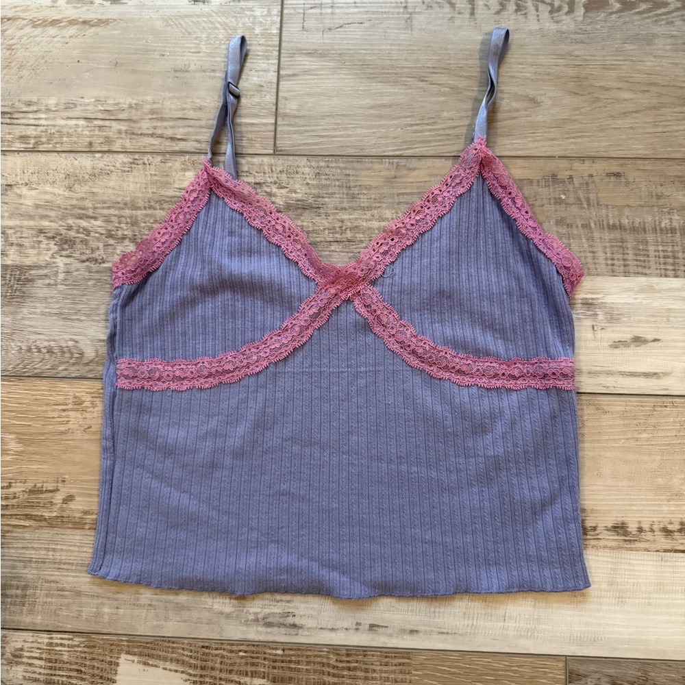 Cropped tank with pink lace